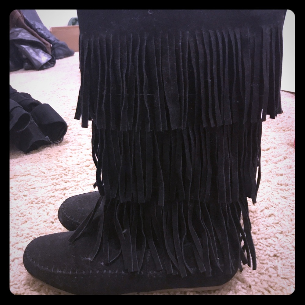*SOLD* Like New 5 Layer Black Fringe Boots